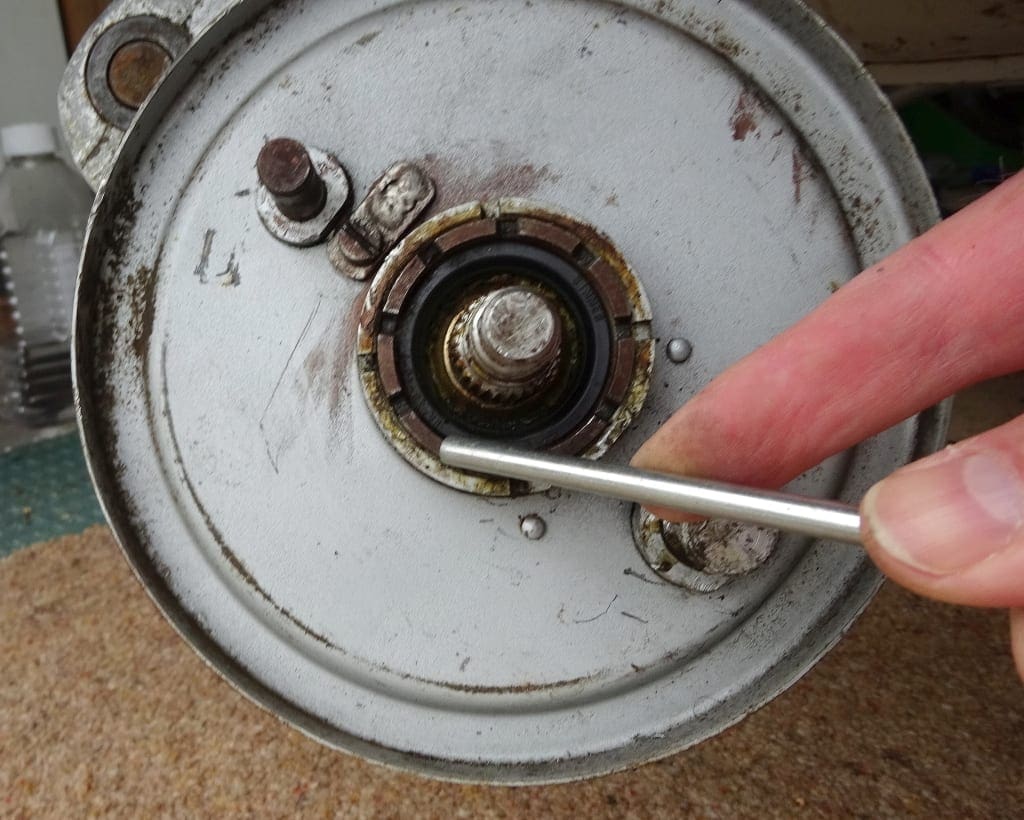 Vespa front wheel bearing replacement - Classic Scooterist Magazine